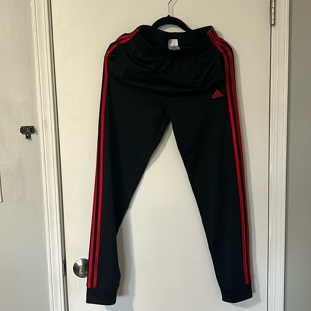 Adidas Essentials Boys Black/Red Joggers (L-14/16) Very goof condition